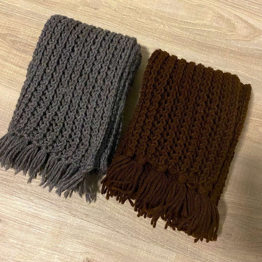 💥Bundle Sale💥2 Knit Scarf for low price!